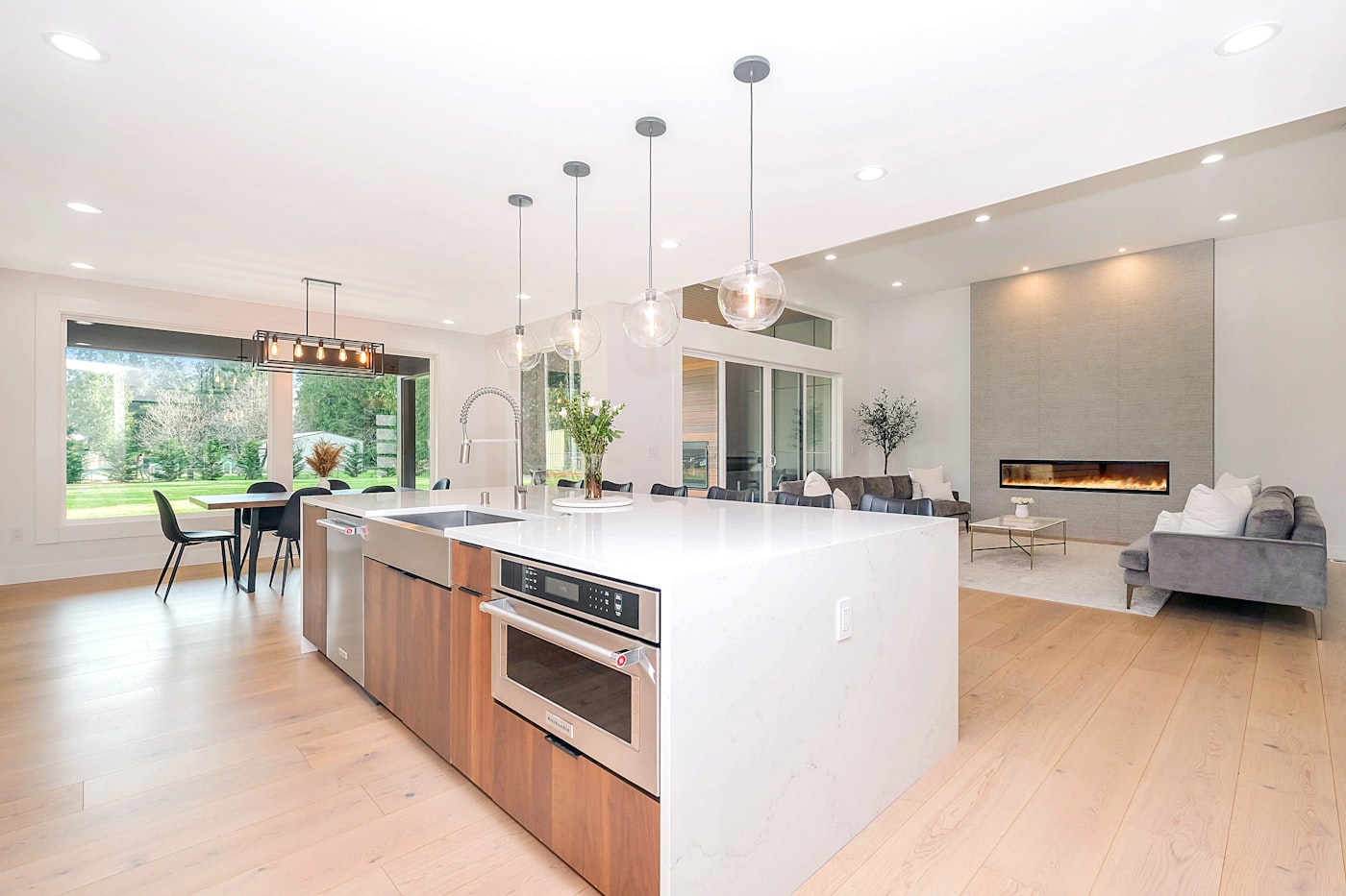Cocina abierta al salón tras una reforma integral